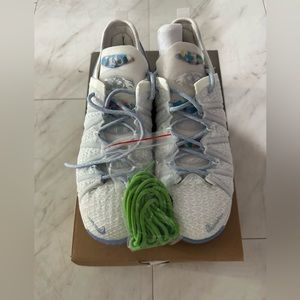 lebron18 blue tint